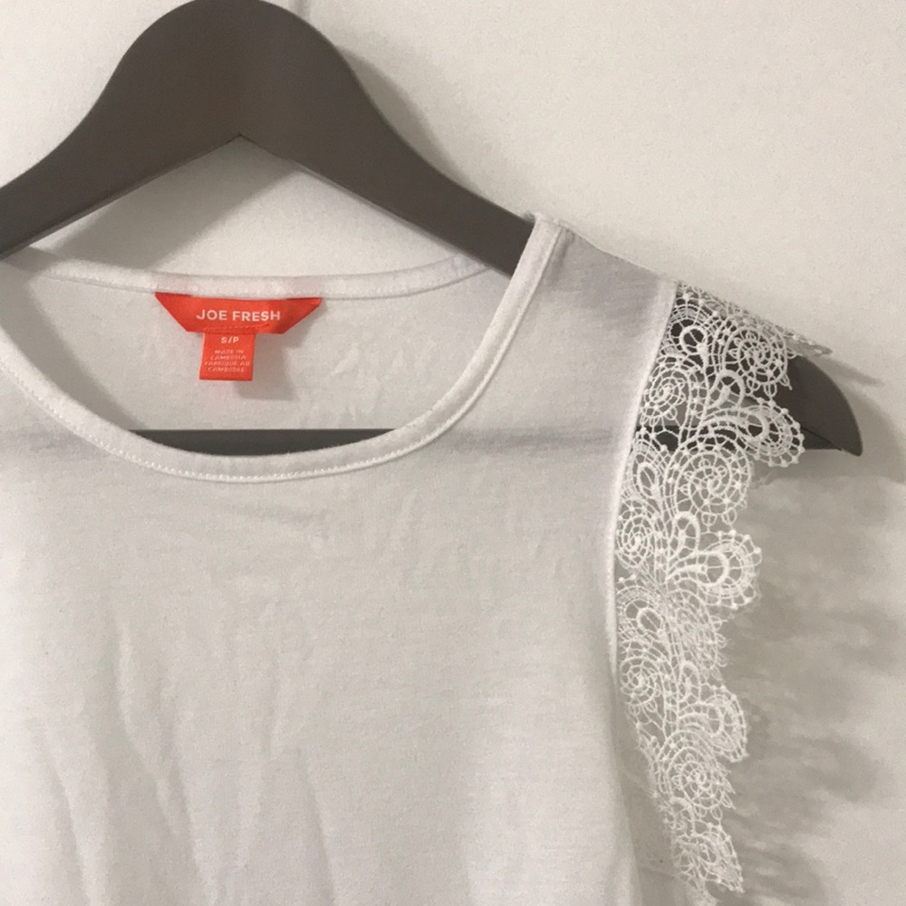 Lace sleeveless white top